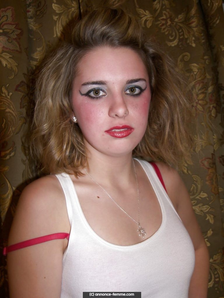 Annonce d&rsquo;une jeune gothique timide a Grenoble