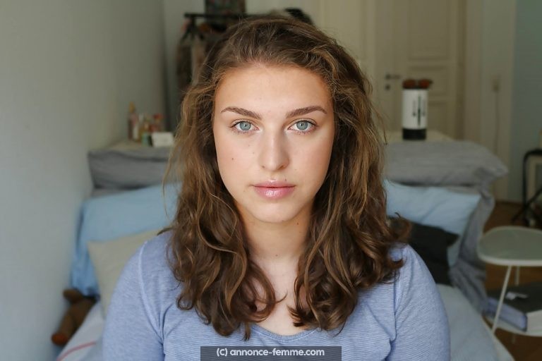 Fille simple pour discuter et faire connaissance