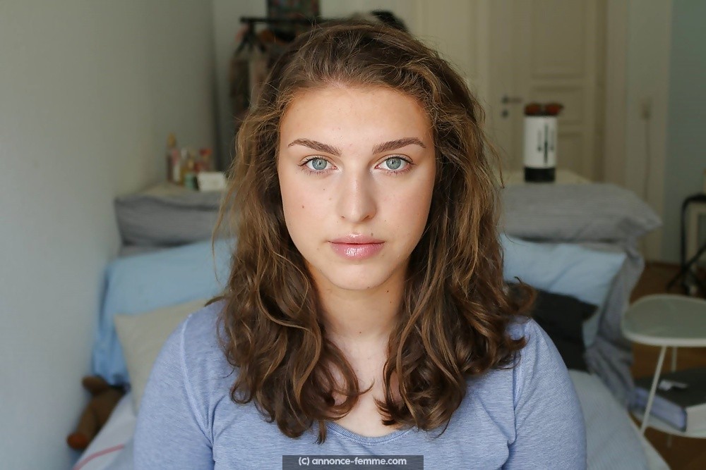 Fille simple pour discuter et faire connaissance