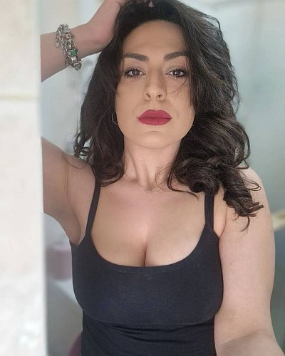 Femme seule cherche homme sincère à Cannes pour belle rencontre