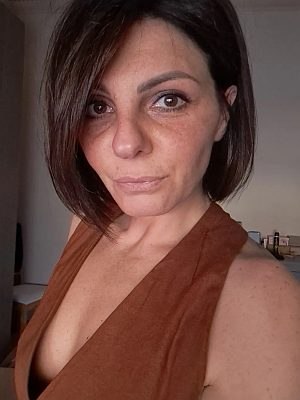 Femme disponible à Autun cherche une belle rencontre sincère