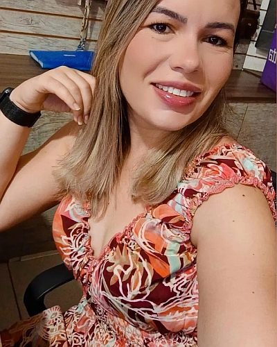 Disponible ce soir à Lanester pour liaison discrète avec le bon homme