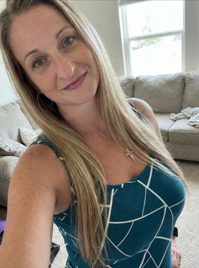 Rencontre adulte à Saint-Nazaire : femme célibataire en quête de connexion