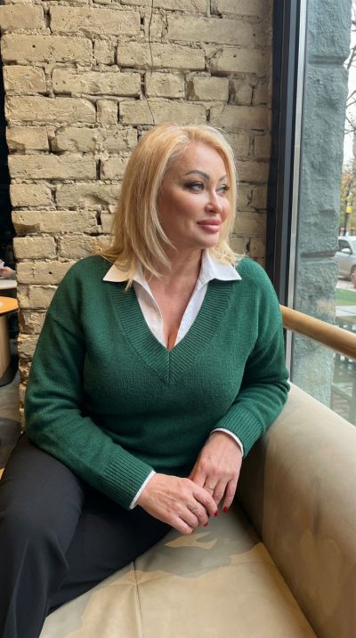 Femme mûre et élégante à Versailles cherche homme attentionné