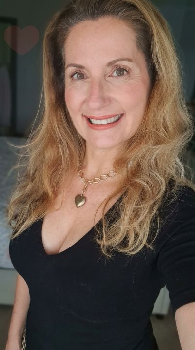 Femme de Versailles cherche homme pour sexe discret et sincère