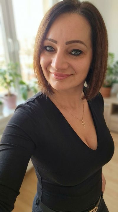 Femme à Toulon cherche plan sexe discret avec homme complice