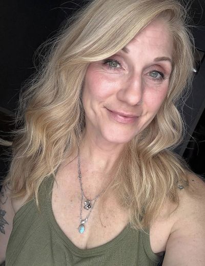 Veuve libertine à Saint-Étienne cherche rencontres discrètes et complices