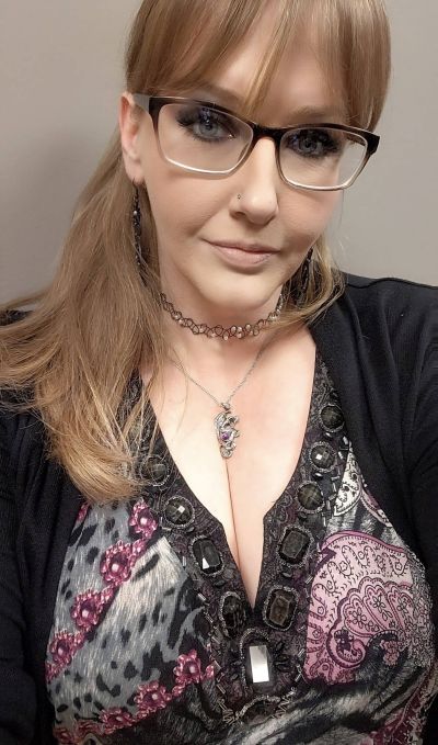 Femme cherche homme discret pour rencontres à Lorient