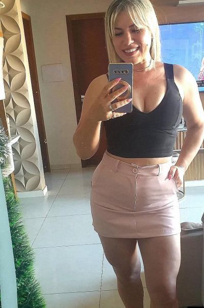 Femme mûre à Laval cherche homme discret et sincère