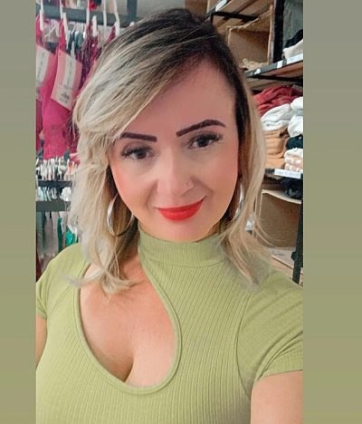 Femme de Poitiers cherche liaison discrète avec un homme attentionné