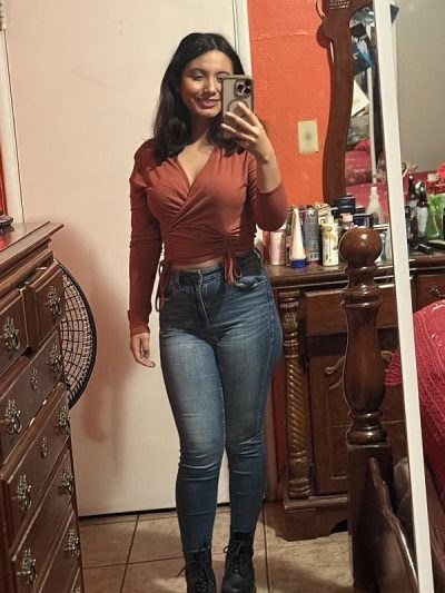 Femme cougar de Niort cherche rencontres authentiques avec homme mûr