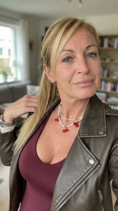 Femme célibataire libertine de Vierzon cherche complices