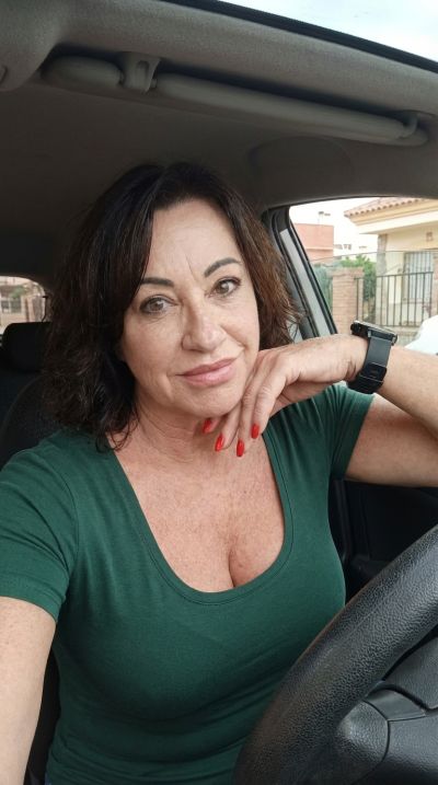 Femme célibataire libertine cherche rencontres discrètes à Versailles