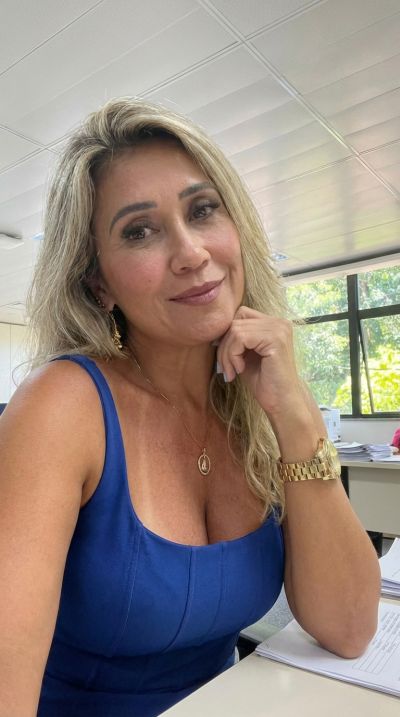 Femme mûre à Périgueux cherche homme pour rencontres complices