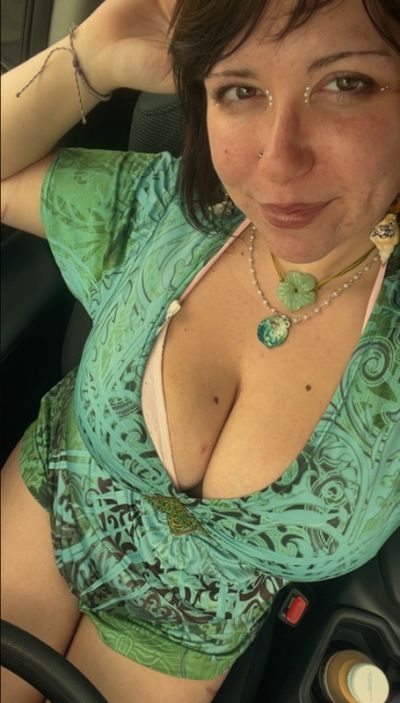 Cougar à Calvi cherche homme mature pour moments privilégiés