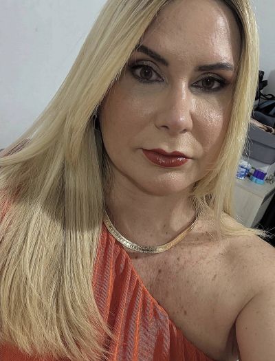 Femme célibataire libertine à Bastia cherche rencontres coquines