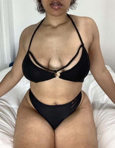 Femme assurée de Roubaix assume ses désirs sensuels