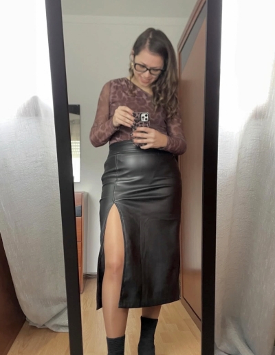annonce femme - Cergy - Annonce coquine plan cul à Cergy : brune dévergondée reçoit chez elle